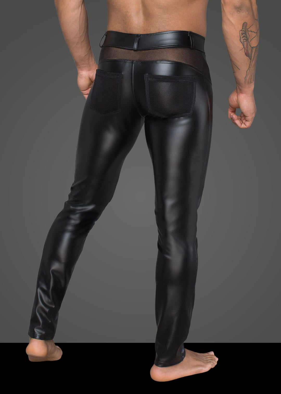 Man wearing Powerwetlook Long pants with inserts and pockets made of 3D net back view